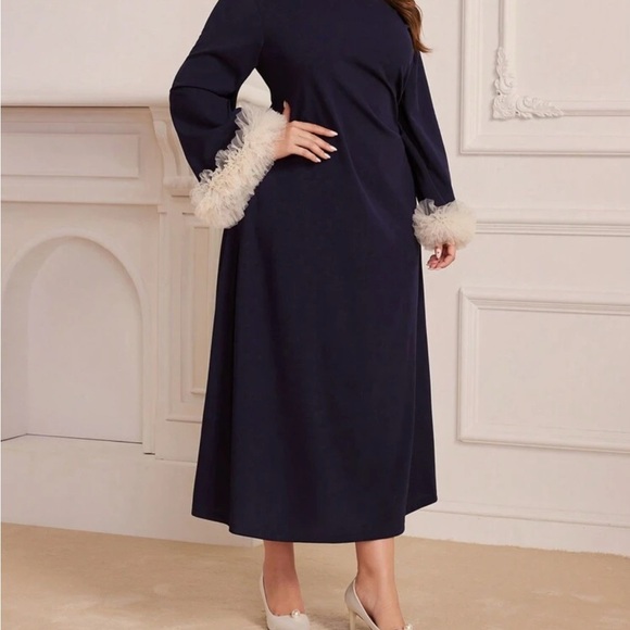 Elegant Blue and Cream Plus Size Side Pleated Mesh Splice Sleeve Hem Dress - Picture 2 of 4